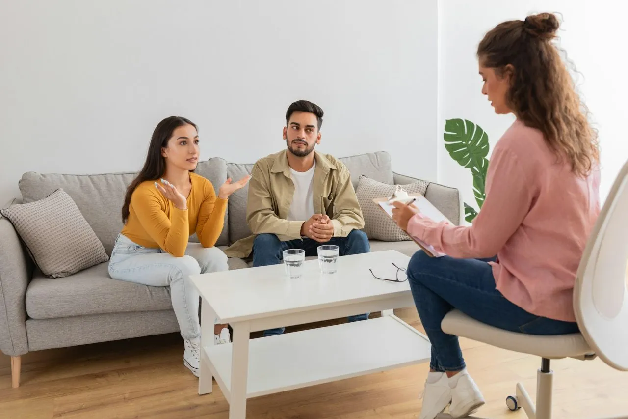 couple-in-therapy-session